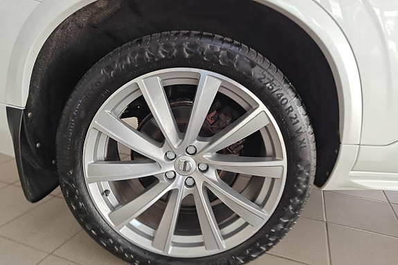Volvo XC90 15 of 22