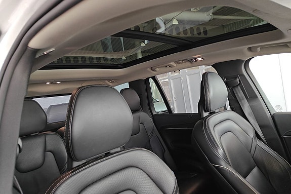 Volvo XC90 17 of 22