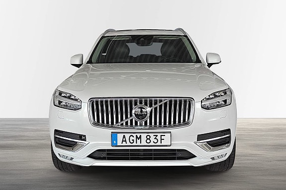 Volvo XC90 2 of 22
