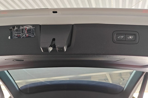 Volvo XC90 11 of 22