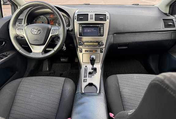 Toyota Avensis 10 of 12
