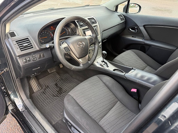 Toyota Avensis 6 of 12