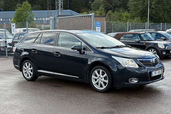 Toyota Avensis 2 of 12