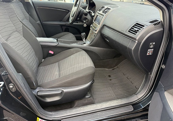 Toyota Avensis 8 of 12