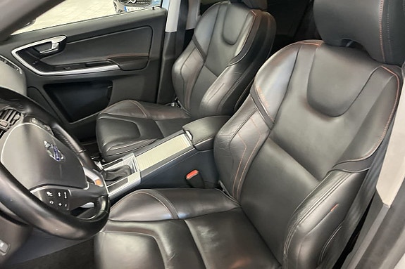 Volvo XC60 10 of 16