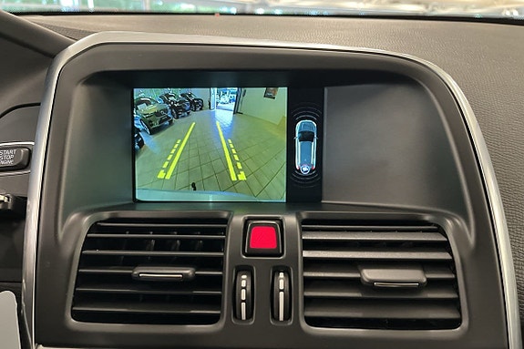 Volvo XC60 11 of 16