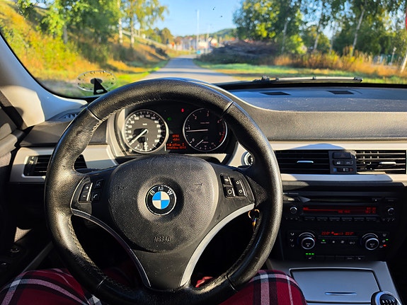 BMW 318d 8 of 8