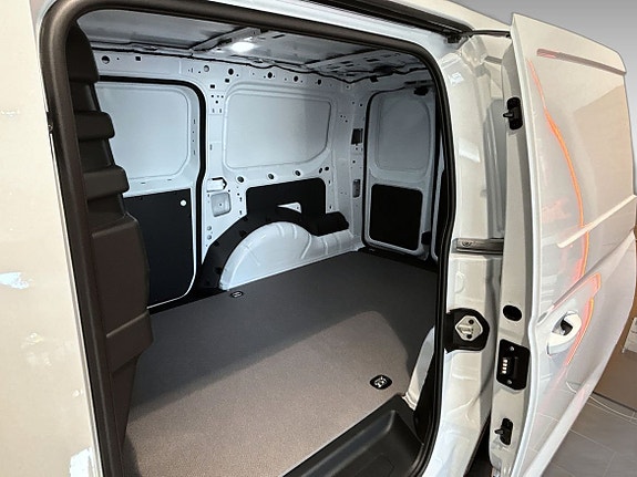 Ford Transit Connect 4 of 5
