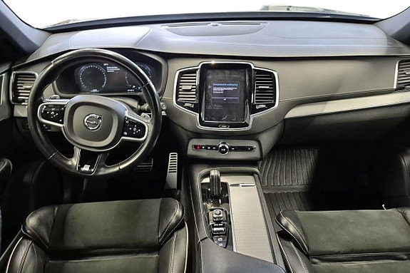 Volvo XC90 10 of 23