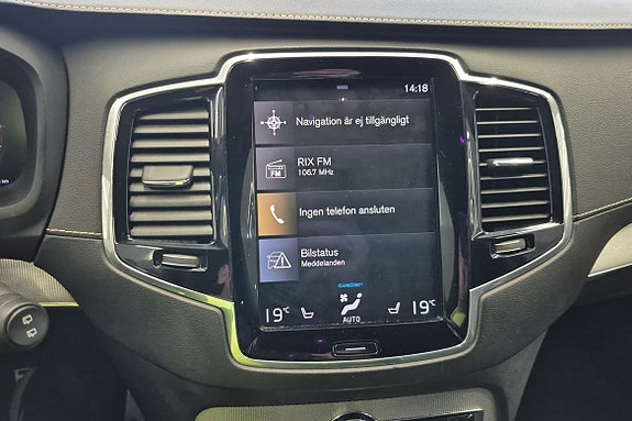 Volvo XC90 15 of 23