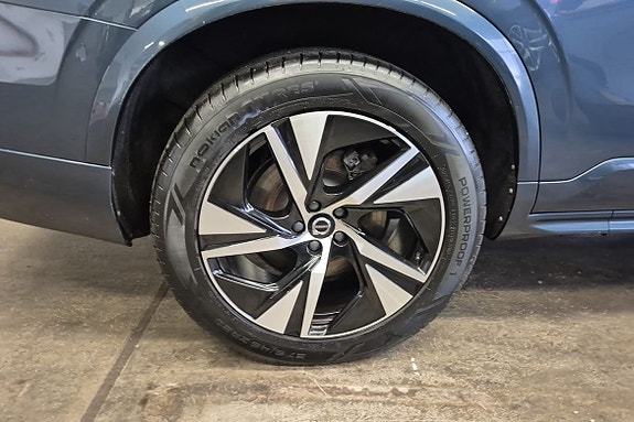 Volvo XC90 17 of 23