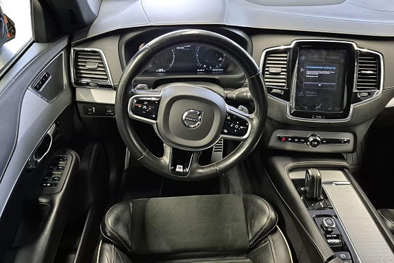 Volvo XC90 11 of 23