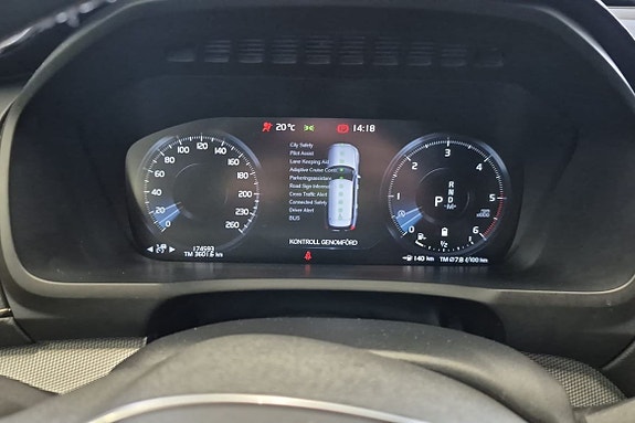 Volvo XC90 16 of 23
