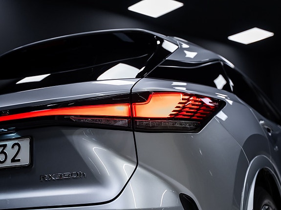 Lexus RX350h 16 of 30