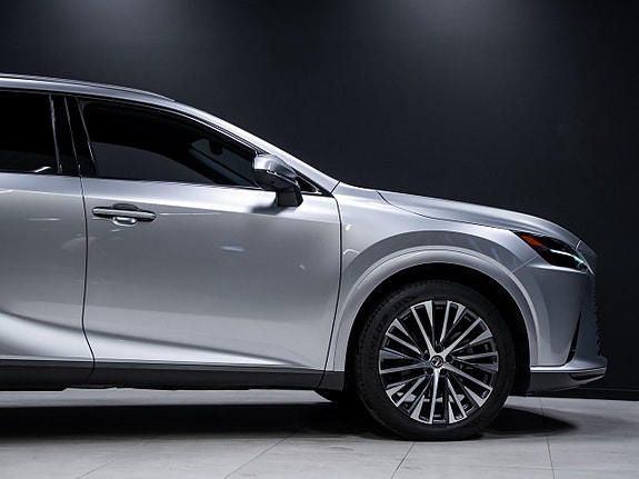 Lexus RX350h 13 of 30