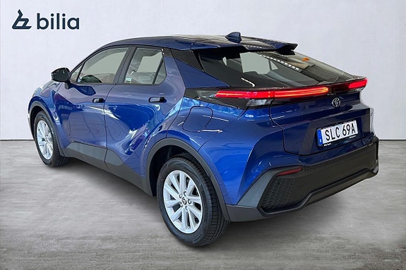 Toyota C-HR 2 of 22