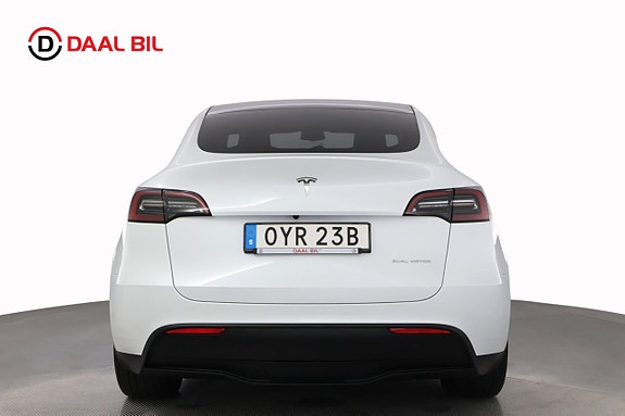 Tesla Model Y 7 of 26