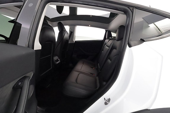 Tesla Model Y 12 of 26