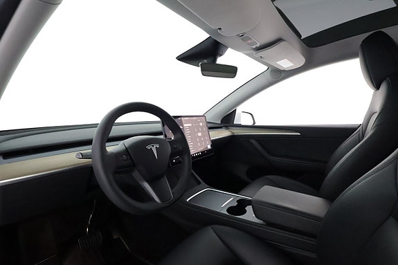 Tesla Model Y 11 of 26