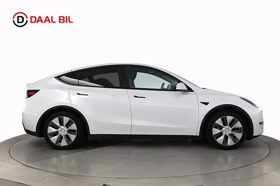 Tesla Model Y 5 of 26