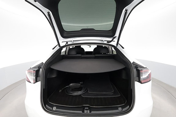 Tesla Model Y 25 of 26
