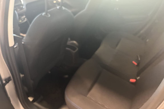 Peugeot 208 8 of 9