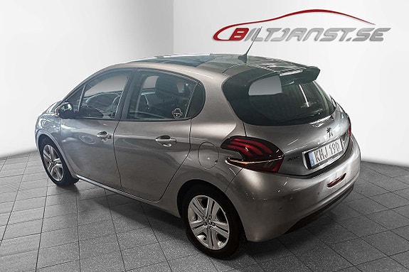Peugeot 208 3 of 9