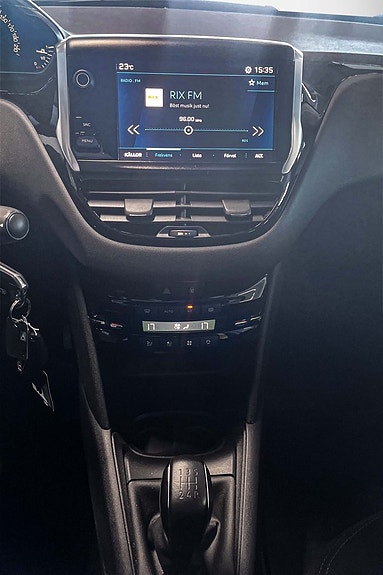 Peugeot 208 5 of 9