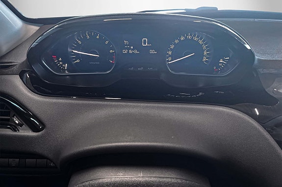 Peugeot 208 4 of 9