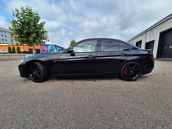 BMW 320d 2 of 19