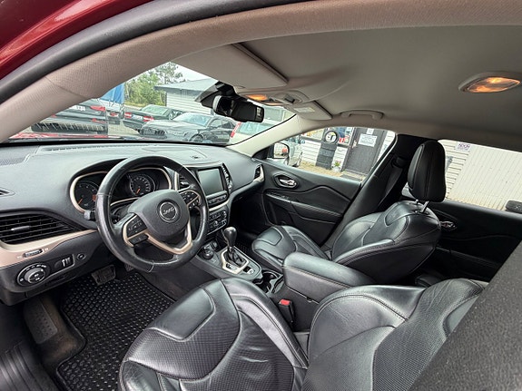 Jeep Cherokee 30 of 30