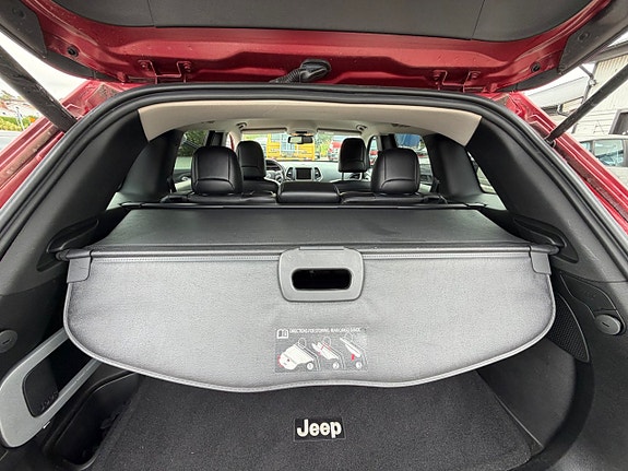 Jeep Cherokee 26 of 30