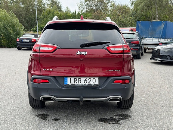 Jeep Cherokee 16 of 30