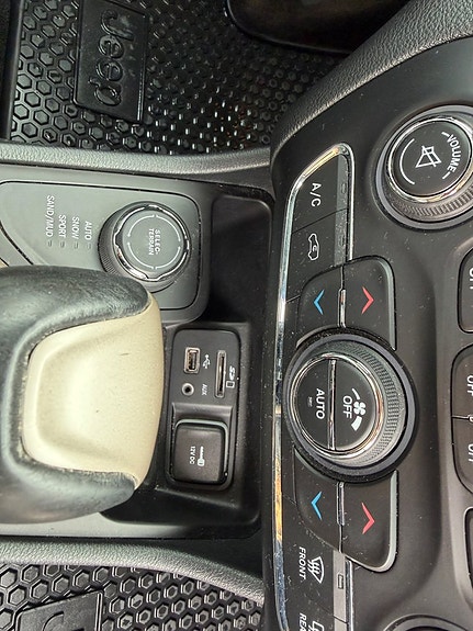 Jeep Cherokee 21 of 30