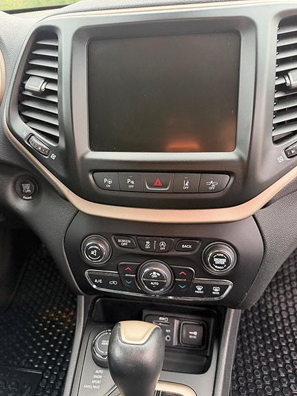 Jeep Cherokee 24 of 30