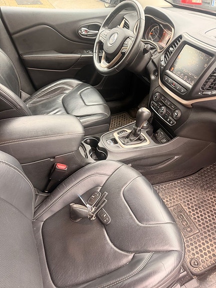 Jeep Cherokee 10 of 30