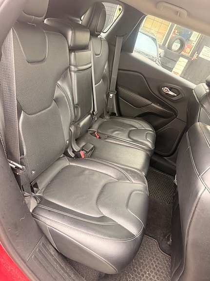 Jeep Cherokee 11 of 30