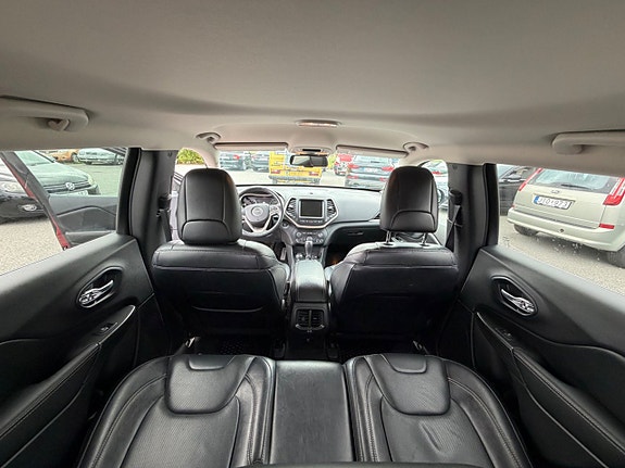 Jeep Cherokee 29 of 30