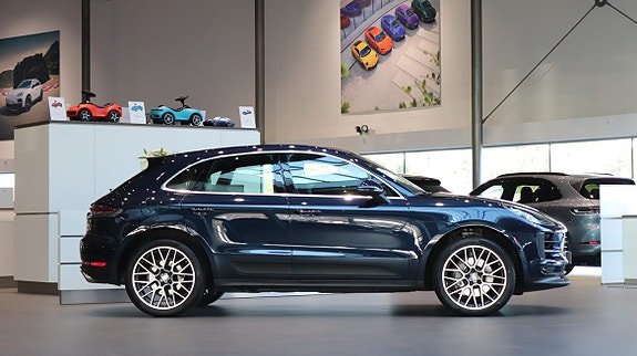 Porsche Macan S 3 of 11