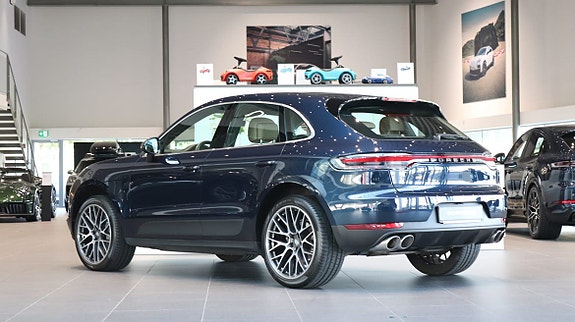 Porsche Macan S 2 of 11