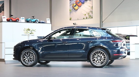 Porsche Macan S 4 of 11