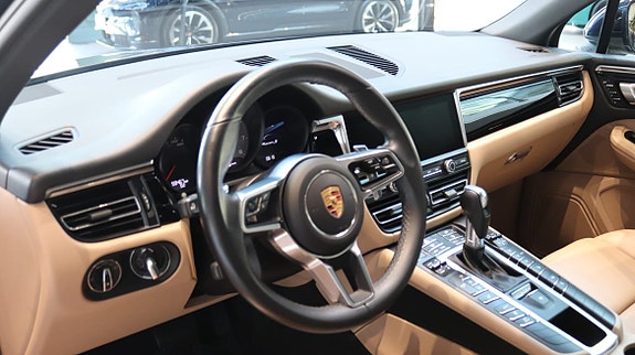 Porsche Macan S 7 of 11