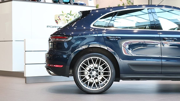 Porsche Macan S 9 of 11
