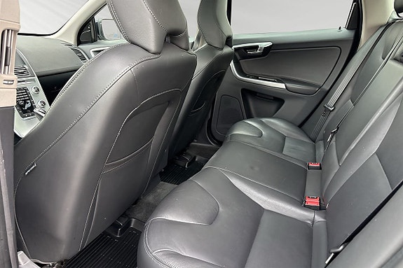 Volvo XC60 8 of 30