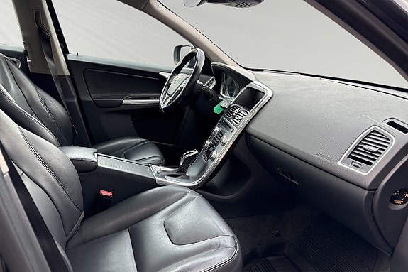 Volvo XC60 10 of 30