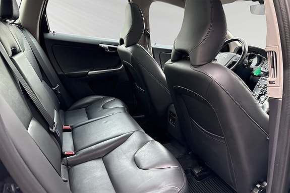 Volvo XC60 11 of 30