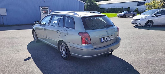 Toyota Avensis 3 of 5