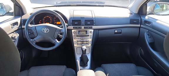 Toyota Avensis 5 of 5