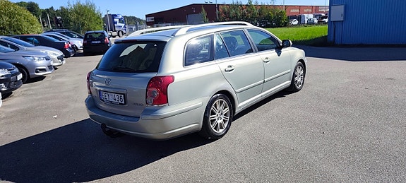 Toyota Avensis 4 of 5