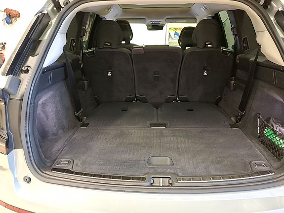 Volvo EX90 13 of 16
